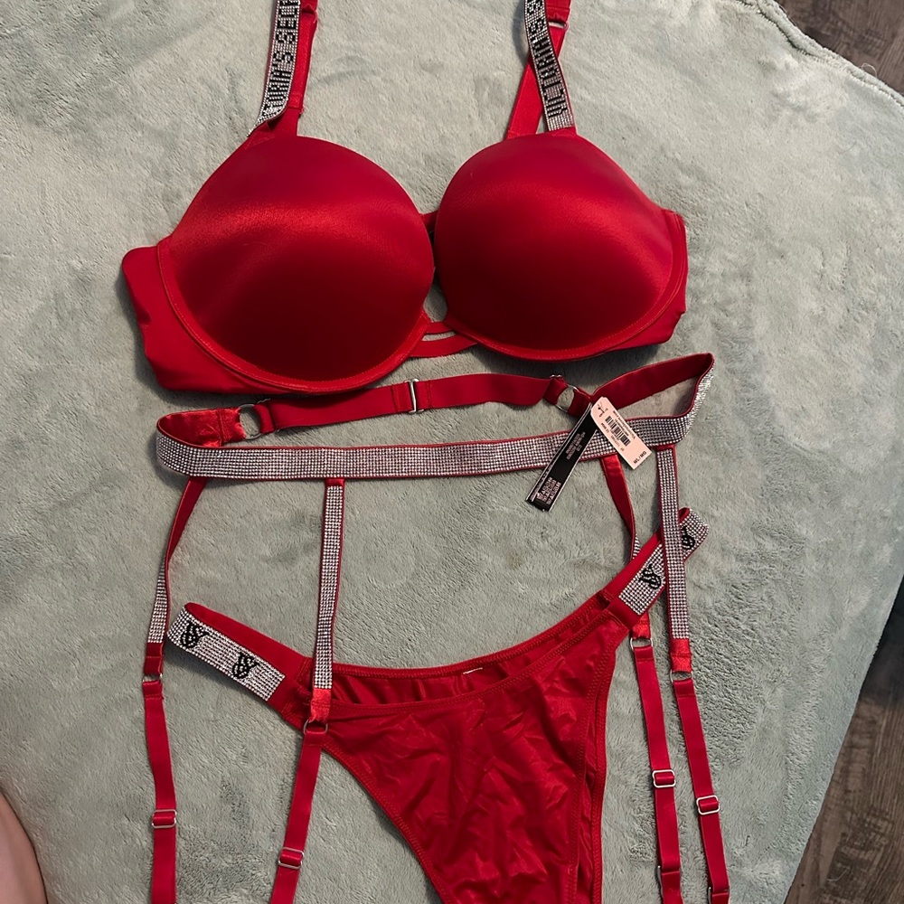 Victoria's Secret Very Sexy Push Up Bombshell Red Lipstick Bra Panty Garter Set